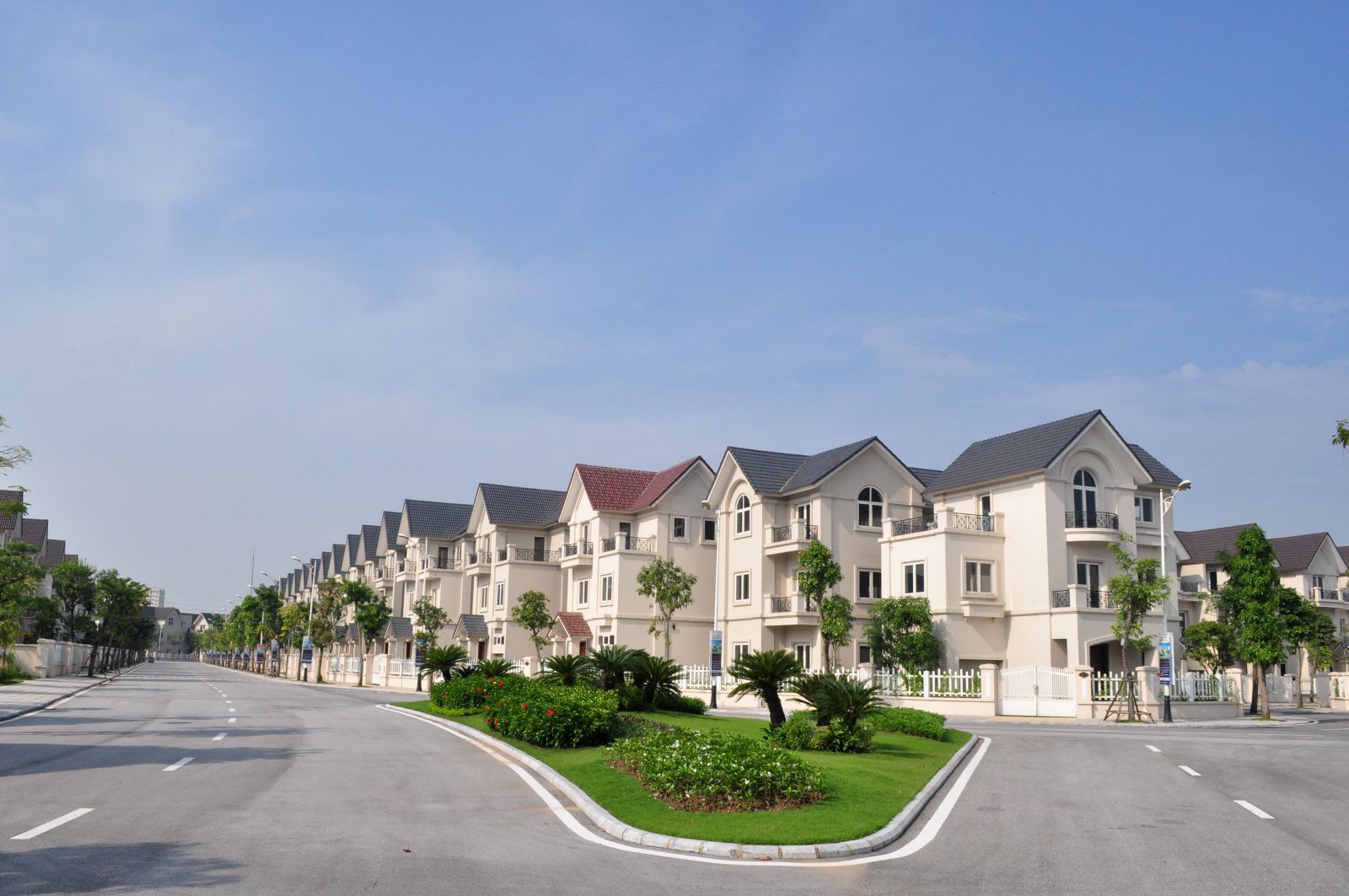 Vinhomes Riverside villas