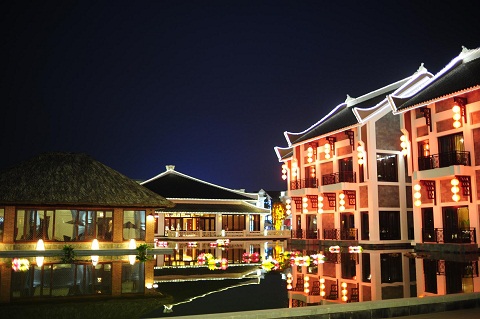 Vinhomes Riverside by night