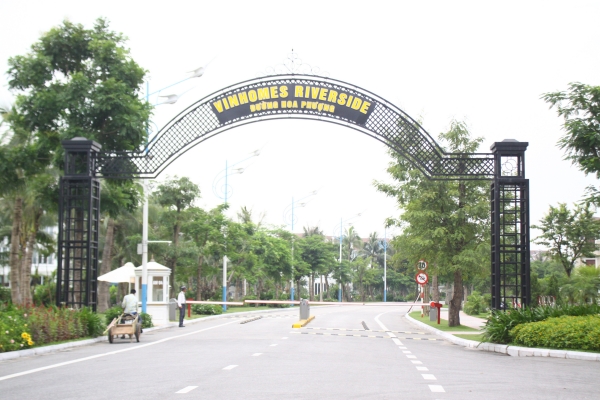 Main gate of Flamboyant villas in Vinhomes Riverside